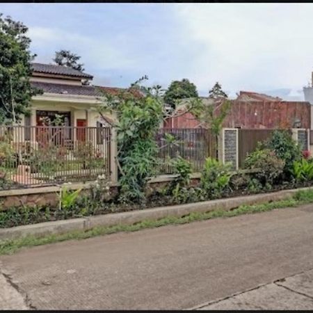 Adinda Homestay Lembang Exterior photo